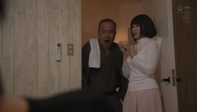 Bố người chồng gài bẫy người tình của con trai để tống tình mỗi ngày