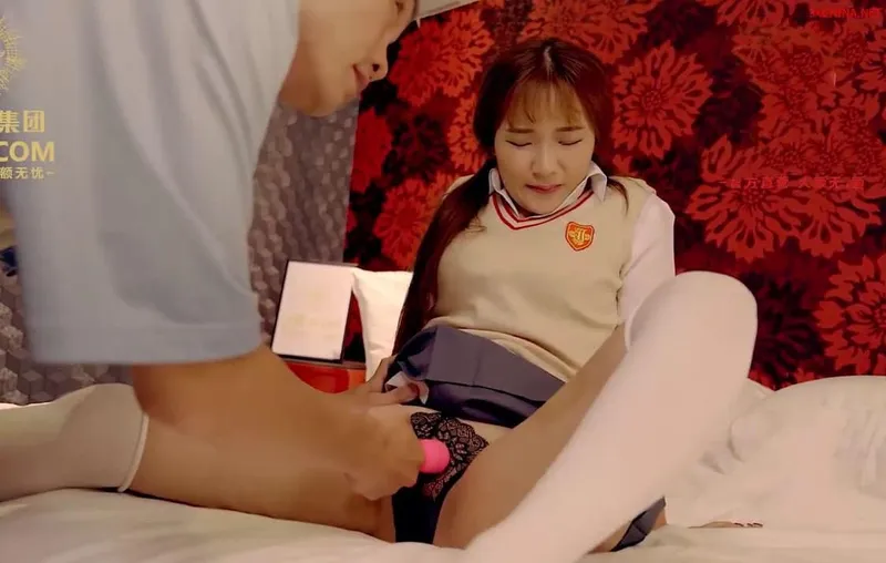 Cô gái nhỏ dùng thân ghi sổ nợ cho bố vay tiền bọn xã hội đen